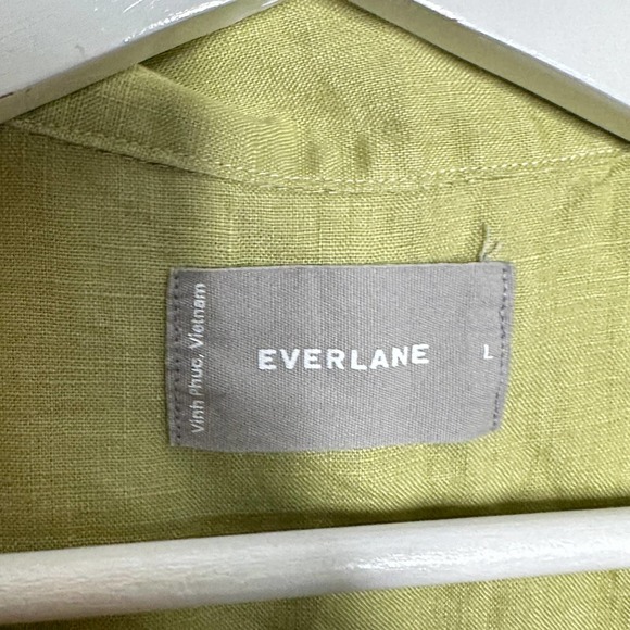 EVERLANE The Relaxed Linen Short Sleeve Camp Shirt Leek Green {I28} - Picture 4 of 5